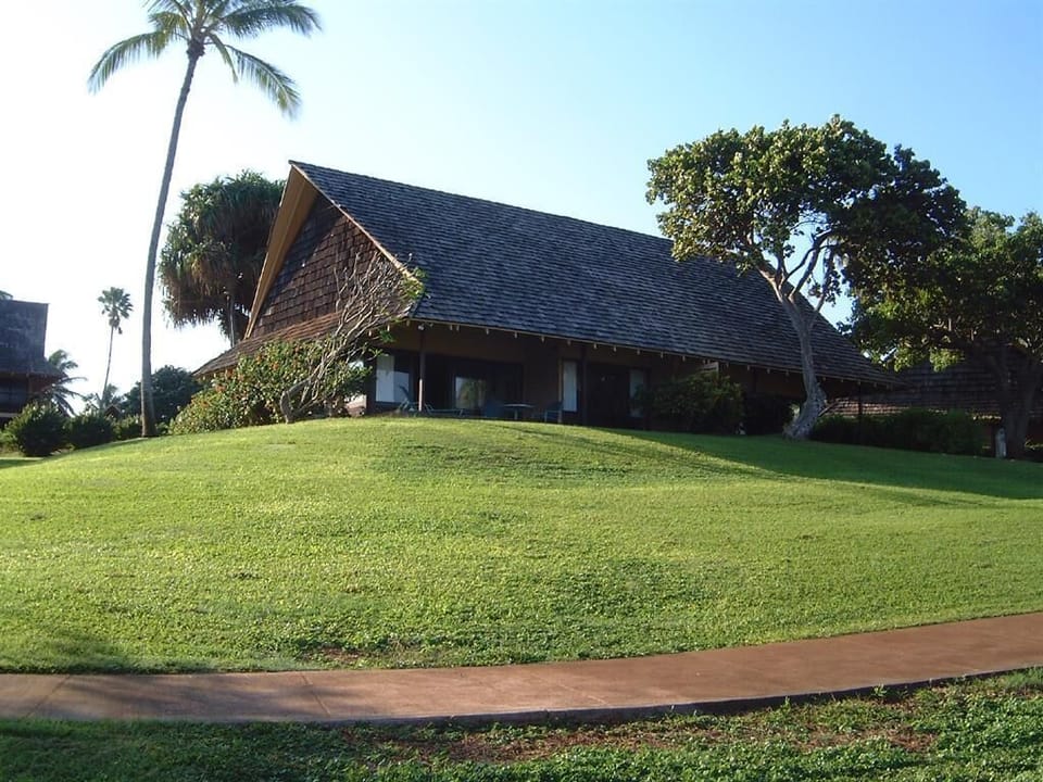 Back view of 1121 Kalua Koi Road, Cottage 1A