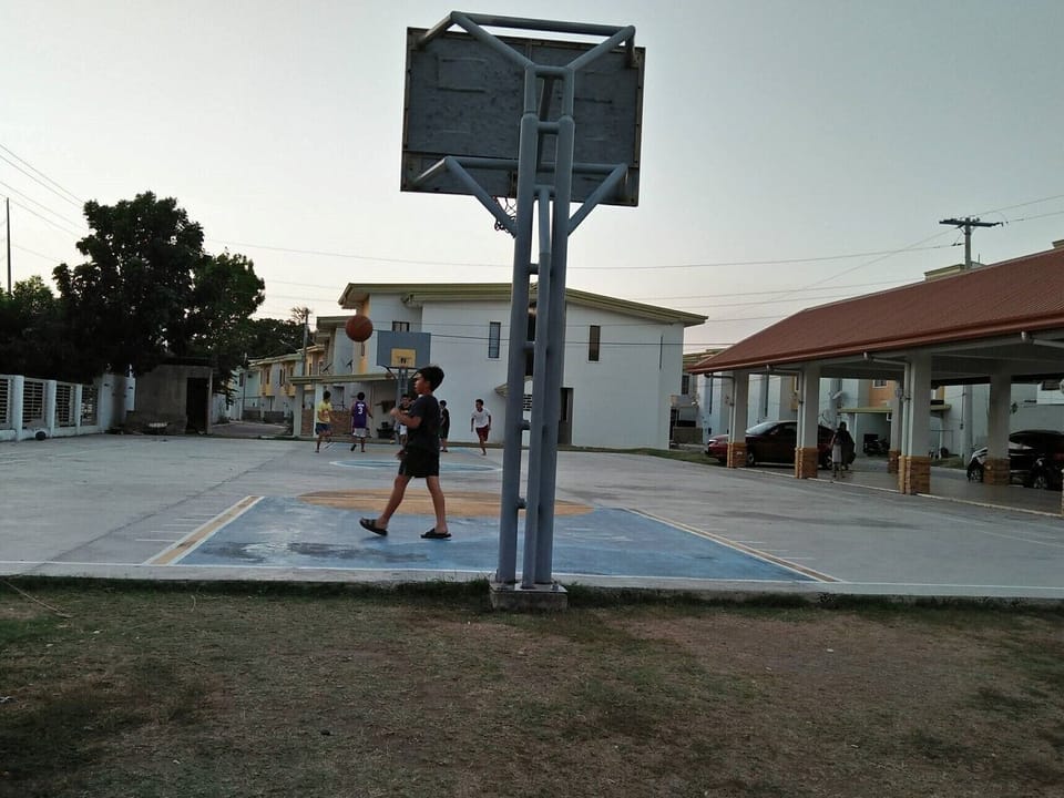 guest can use our basketball court whenever its free