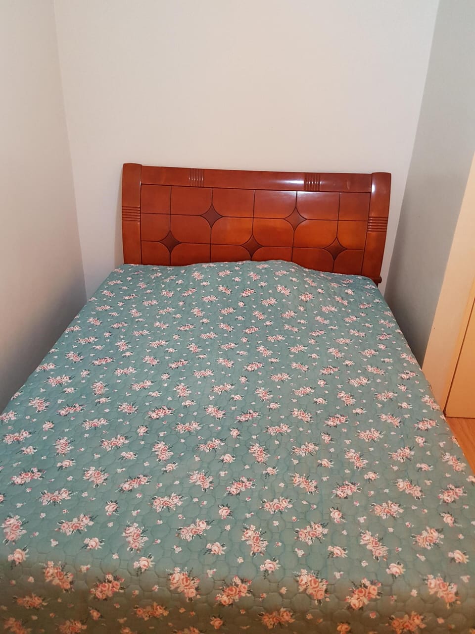 un updated.. but this room has bed and sofa bed.