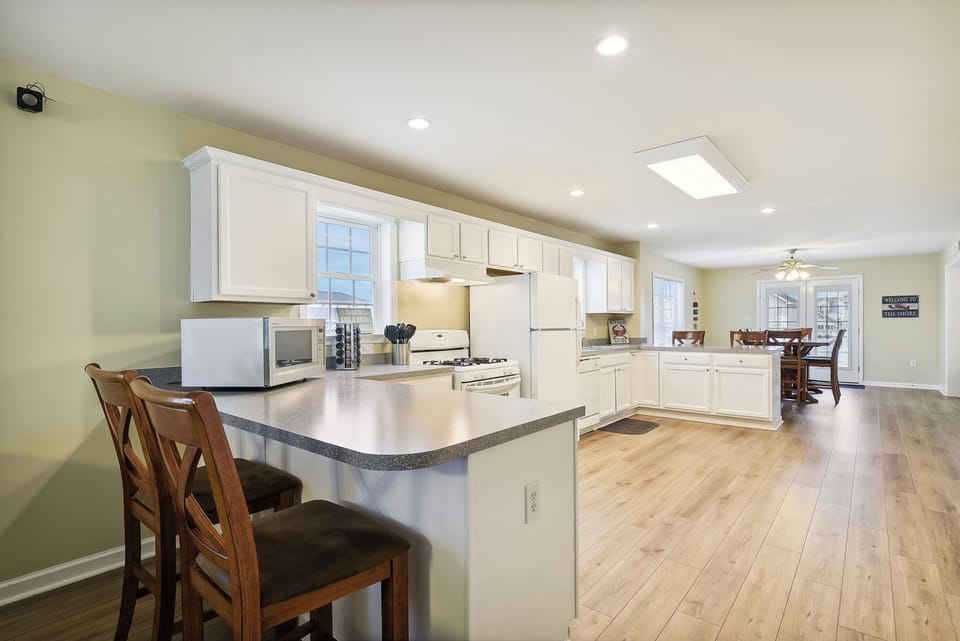 Main Level,Breakfast Bar,