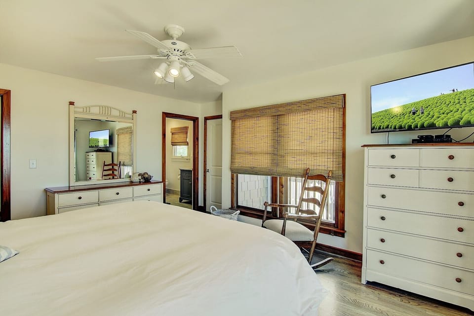 Master Bedroom with King Bed and En Suite Bathroom