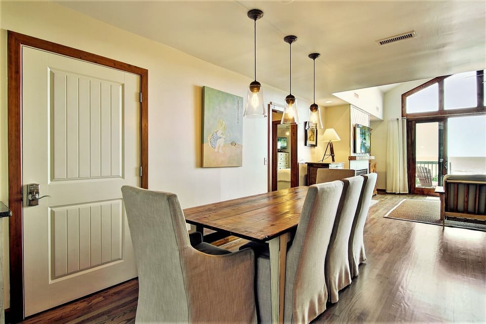 Dining Area- Seats 8