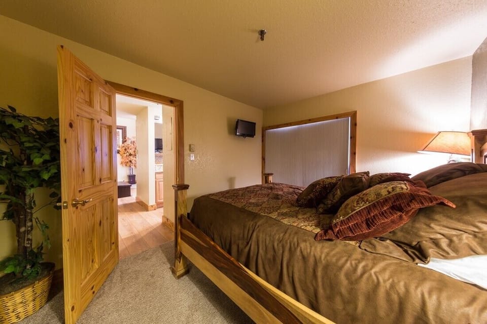 Guest Bedroom 1
