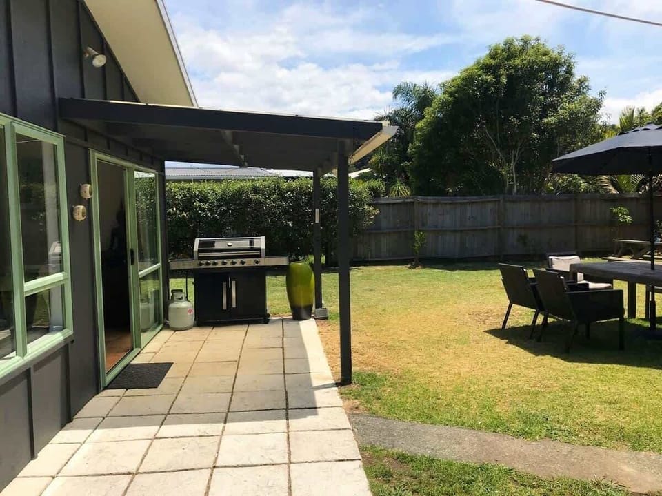 Indoor/Outdoor access to BBQ from Main house