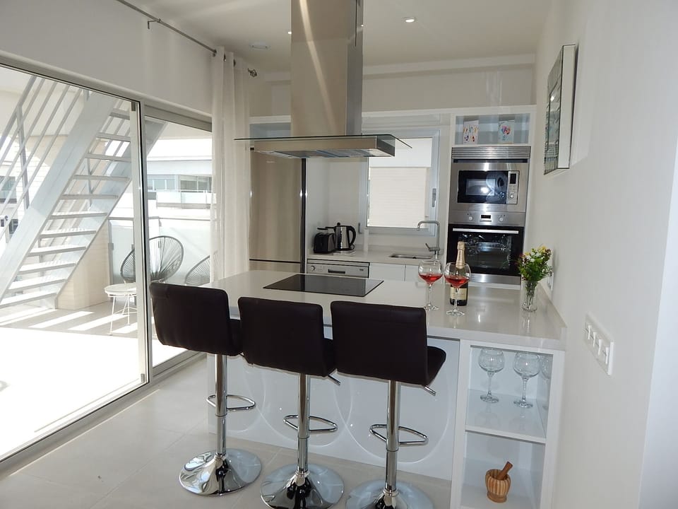Kitchen with dish washer