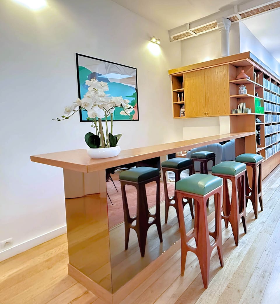 SPARIS – Cuisine raffinée aux lignes élégantes, où chaque détail invite au plaisir de cuisin