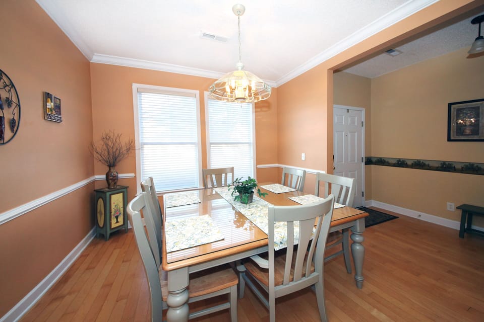 Dining room seating for 6