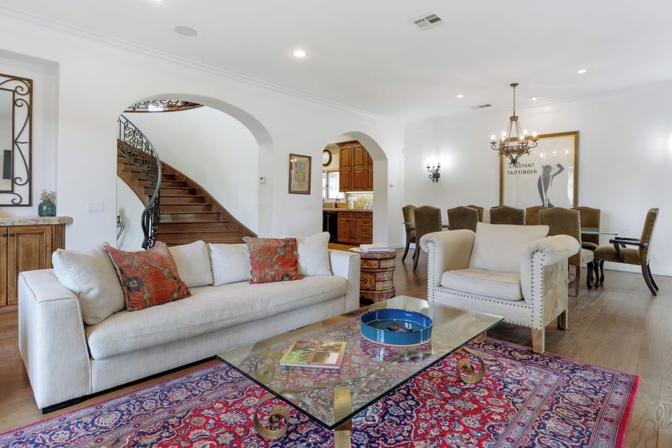 Warm, sunlit Tuscan-style charm

