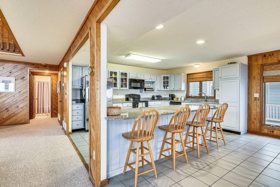 Main Level,Breakfast Bar,