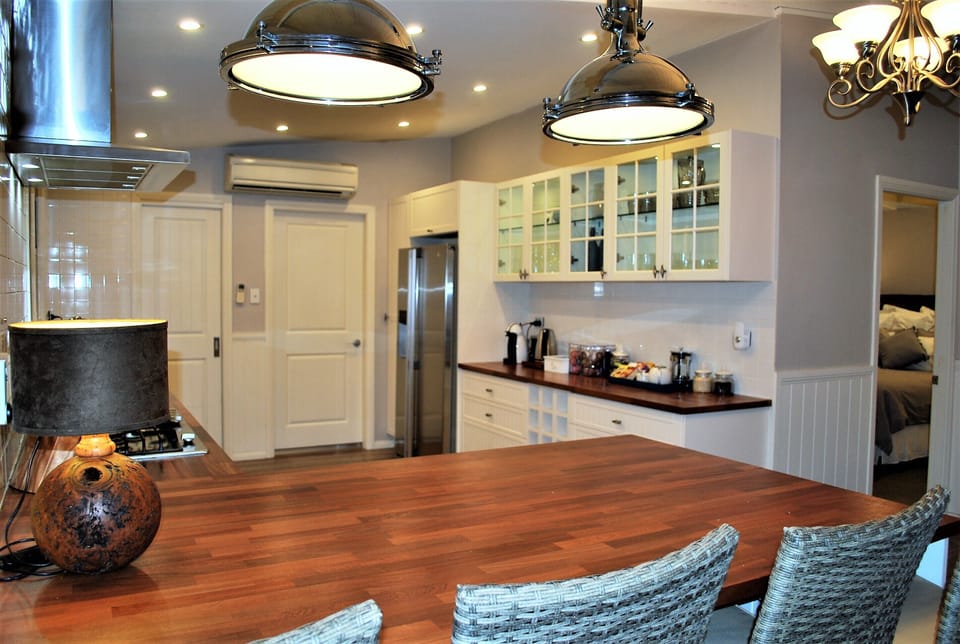 The Lodge breakfast bar