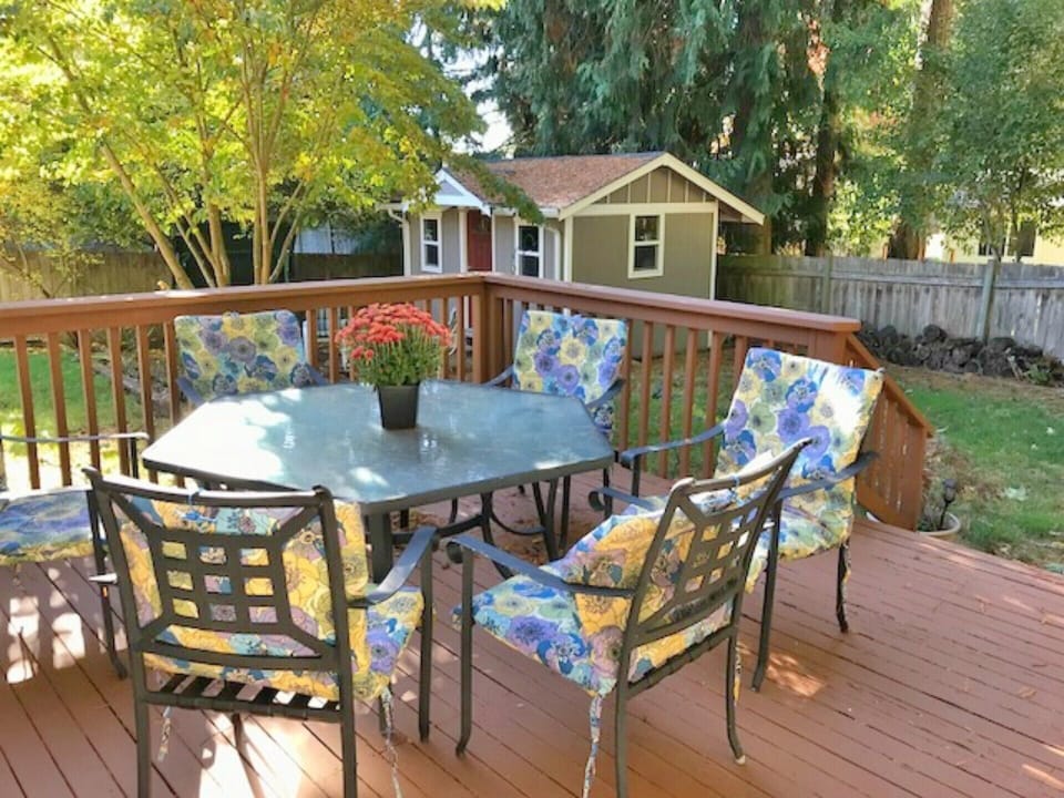 Outdoor - backyard dining