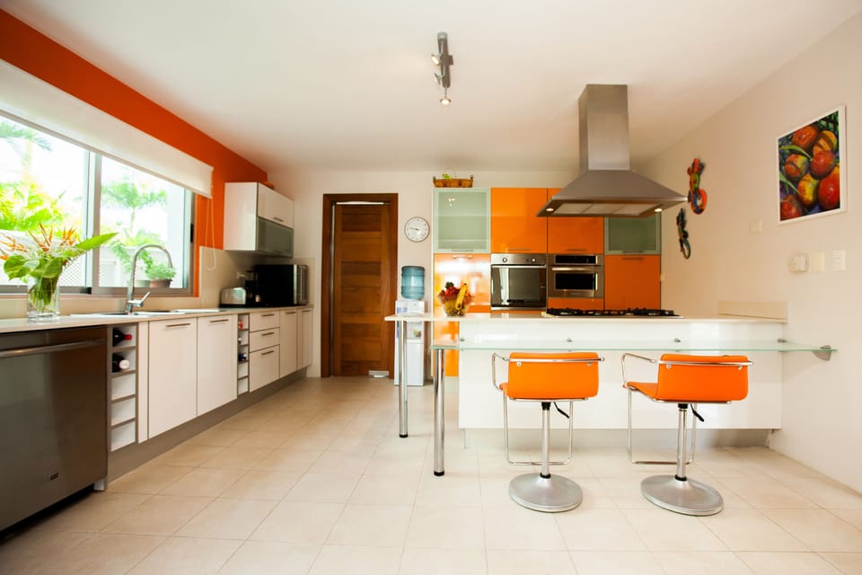 KITCHEN 