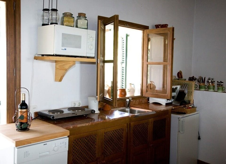 The delightful kitchen with views over the sea