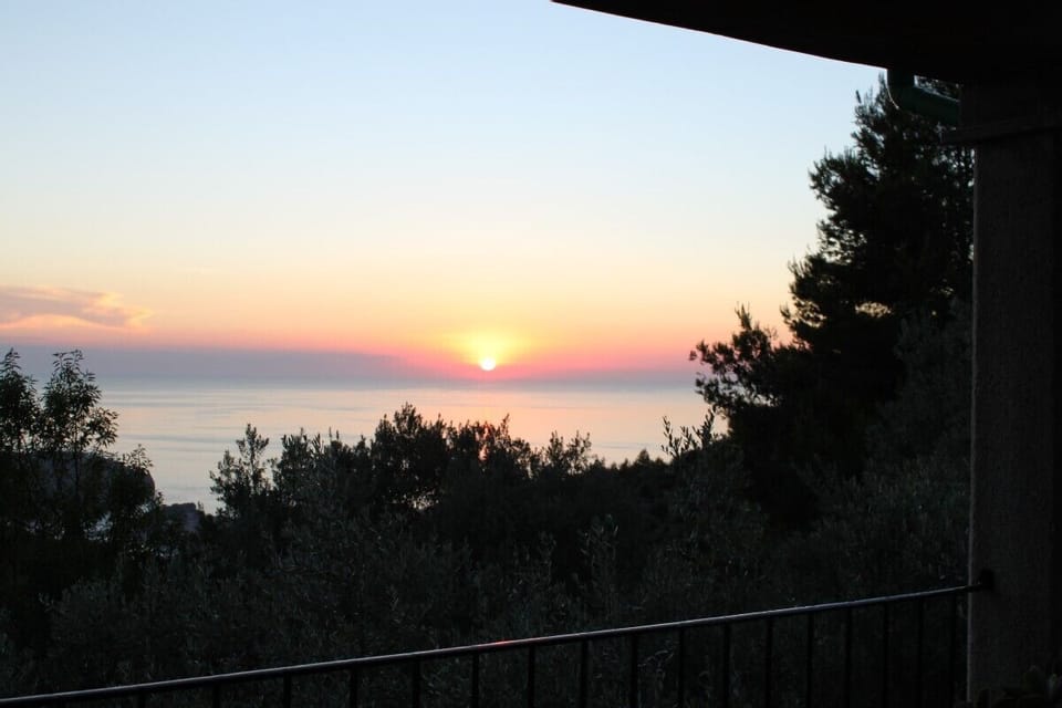 Enjoy the beautiful sunset from Miramar Cottage