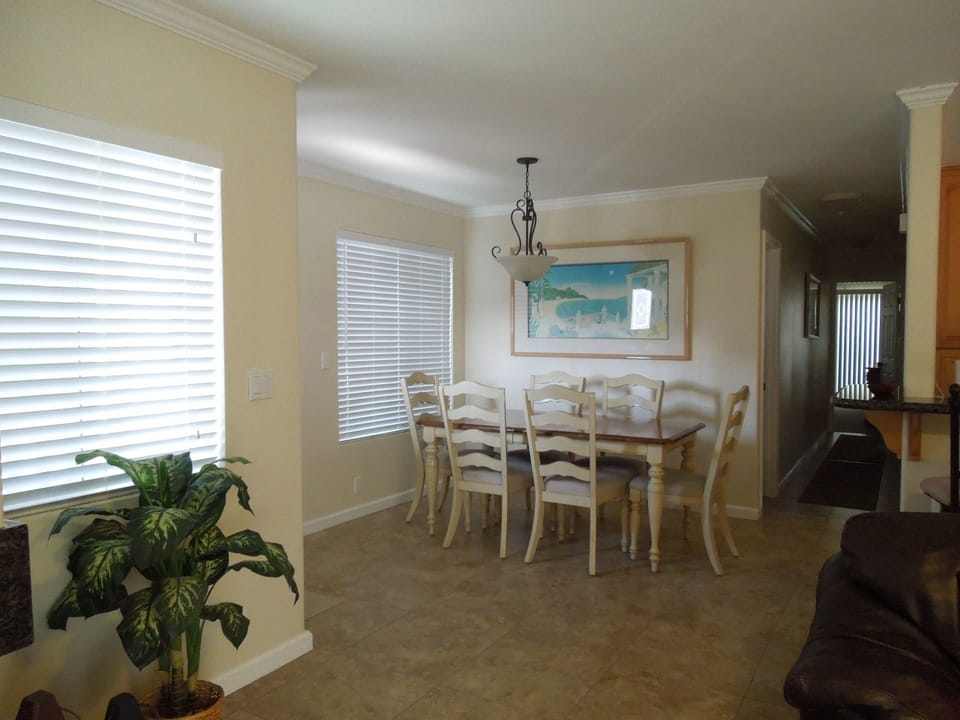 Dining room with seating for 6