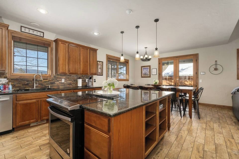 High end gourmet kitchen, stocked with everything you might need!