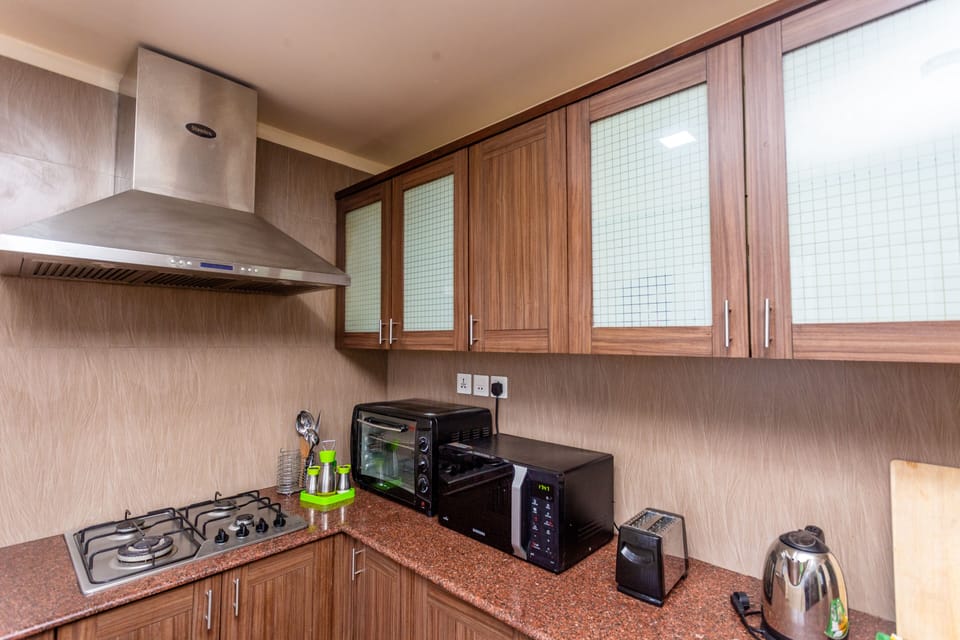 Toasters, oven, kettle, microwaves and a huge refrigerator are available!