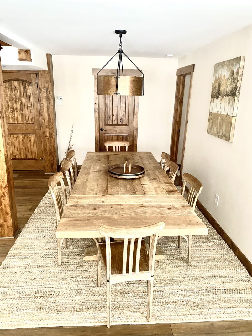 Dining area (with extender seats 10-12)