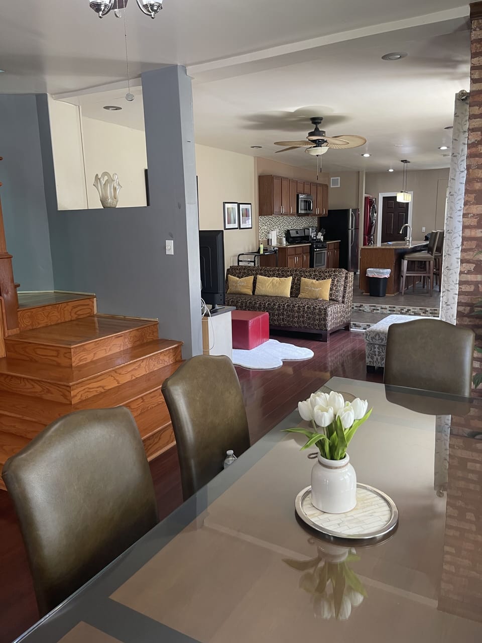 Dining table (seats 6)