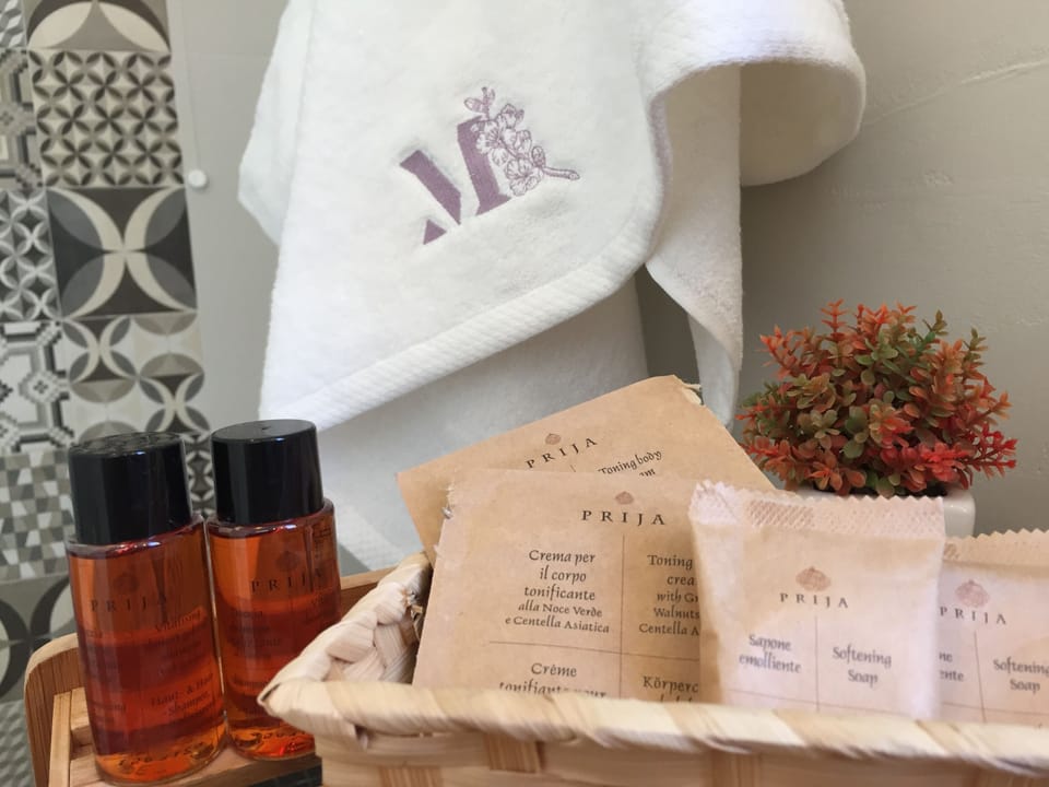 Bathroom amenities