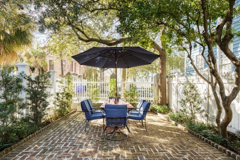 Private Fenced Courtyard