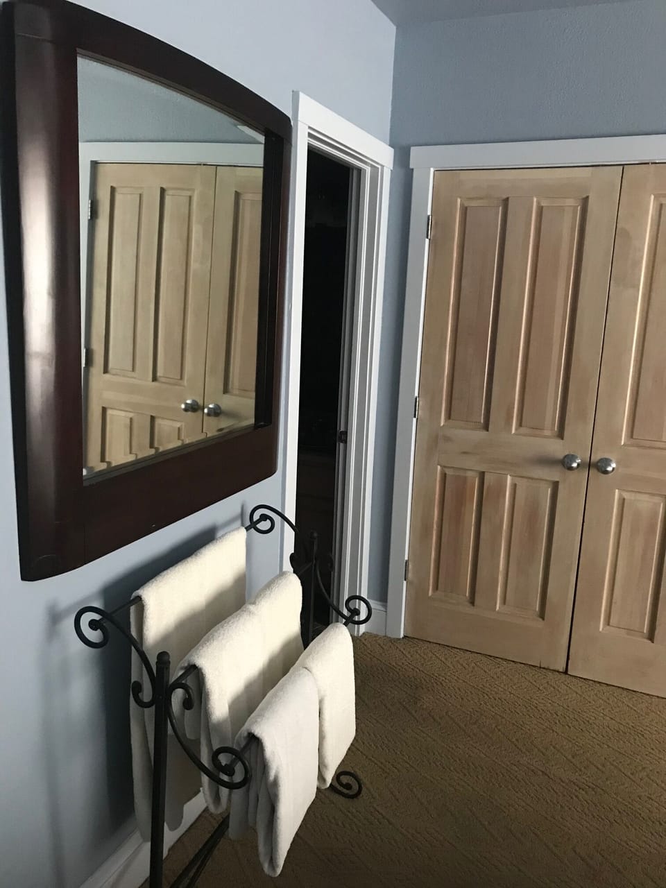 Primary bedroom extra towels
