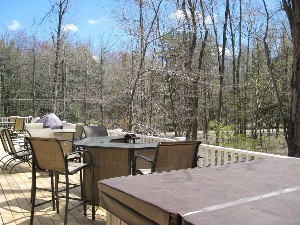 private wooded area comfy outside seating for 20+