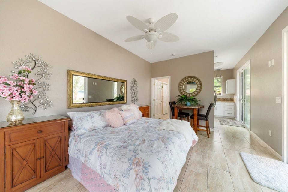 Ohana Detached Suite/4th Bedroom with Private Bathroom/Mini Bar!