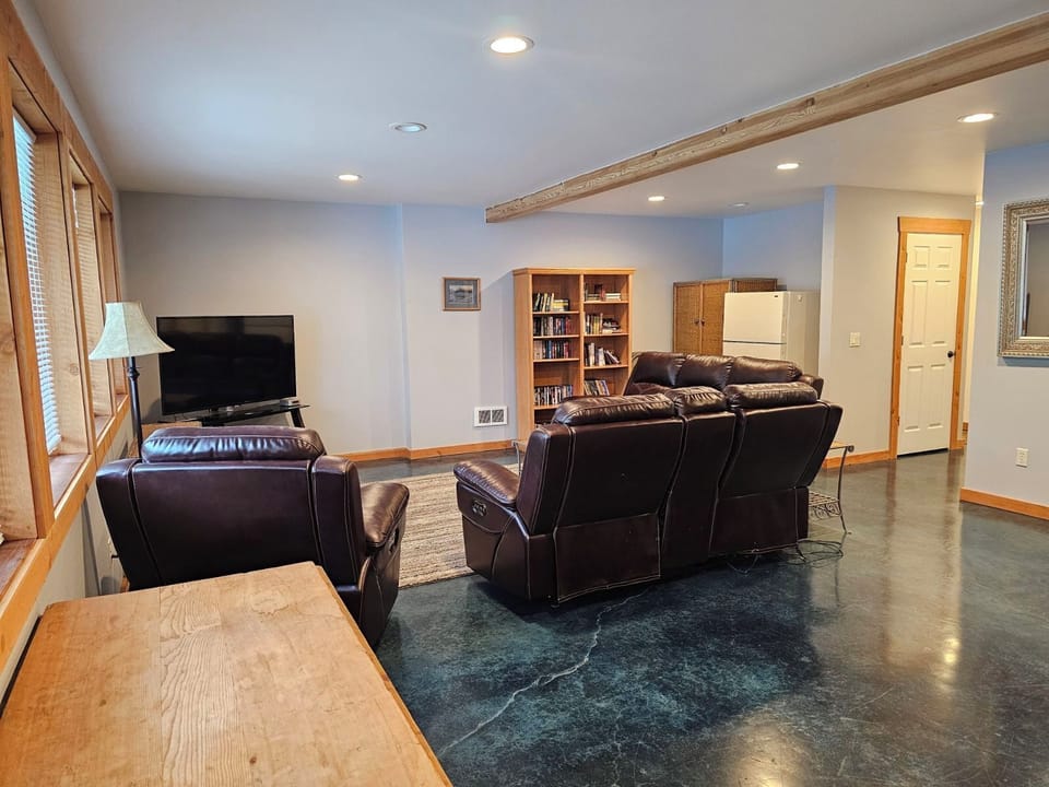 Downstairs living room. TV w/DVD. Sofa's don't recline. Pwr cables disconnected.