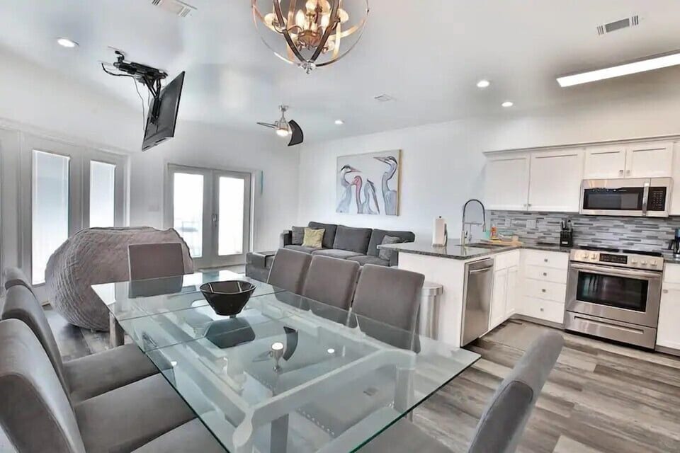 DINING AREA AMPLE SEATING - DINING AREA AMPLE SEATING