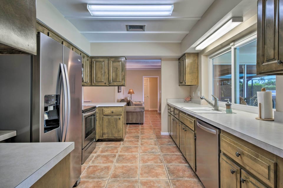 Kitchen | Toaster | Trash Bags & Paper Towels