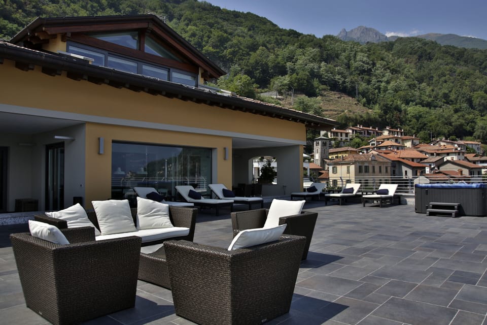 Big terrace on the lake - Villa Navalia Marina.