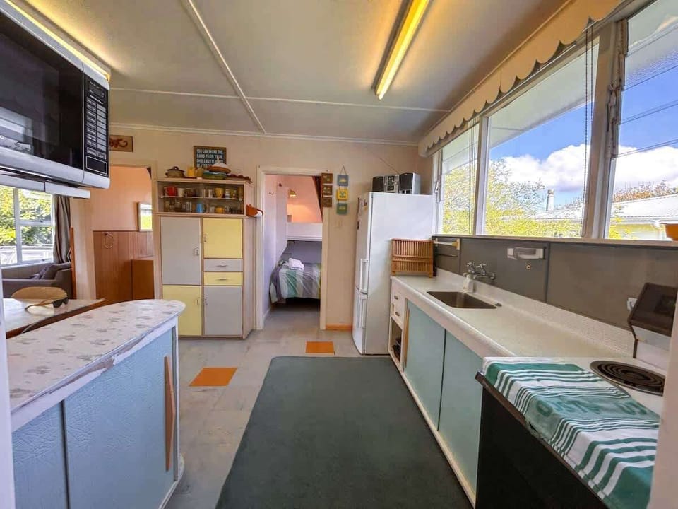 Holiday Stays - Kiwi Classic - Full Kitchen