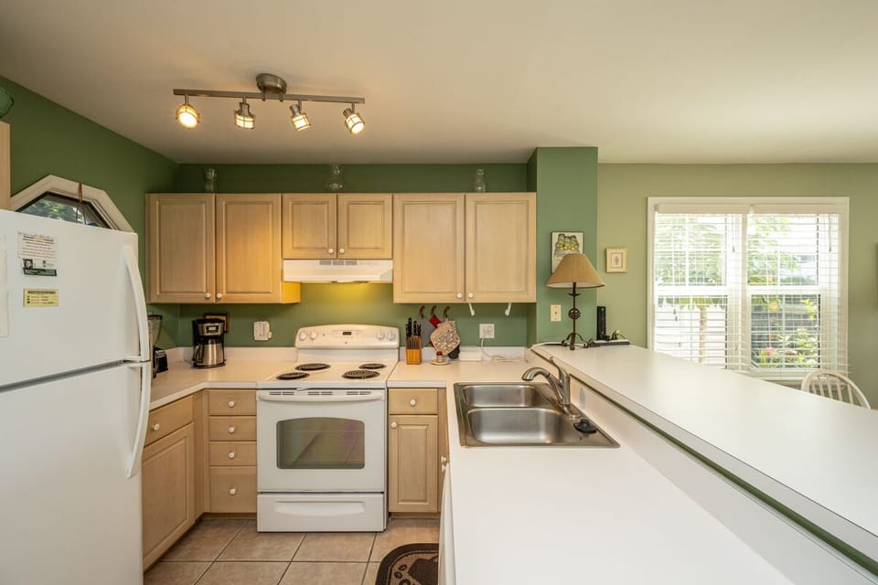 Kitchen - Full Kitchen. Coffee maker, blender, toaster, microwave all you need to stay in for a meal.
