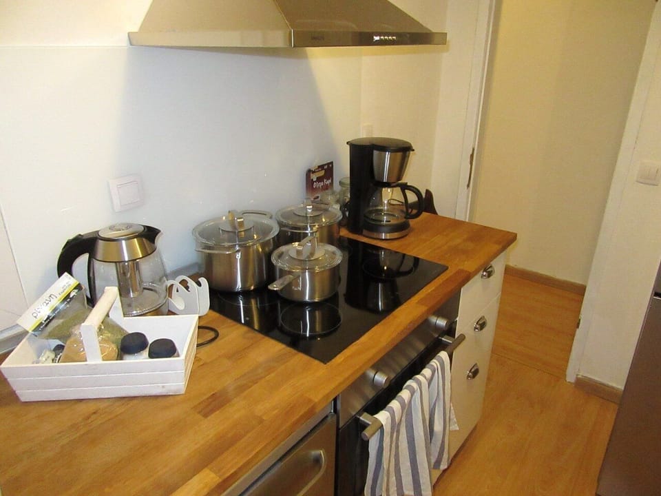 Angle of the fully equipped kitchen