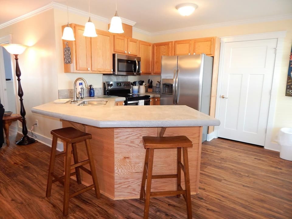 Kitchen Bar 