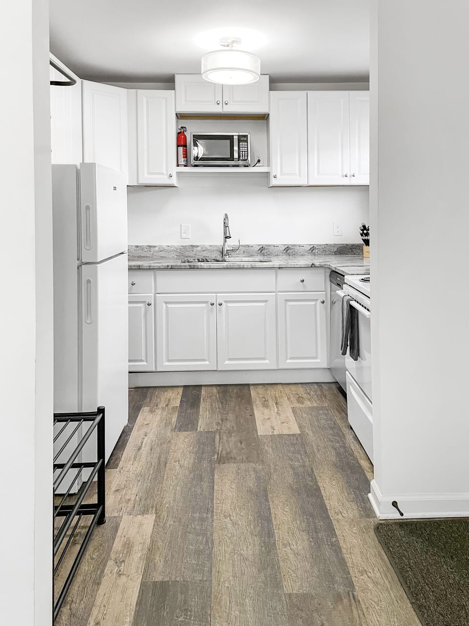 Full kitchen