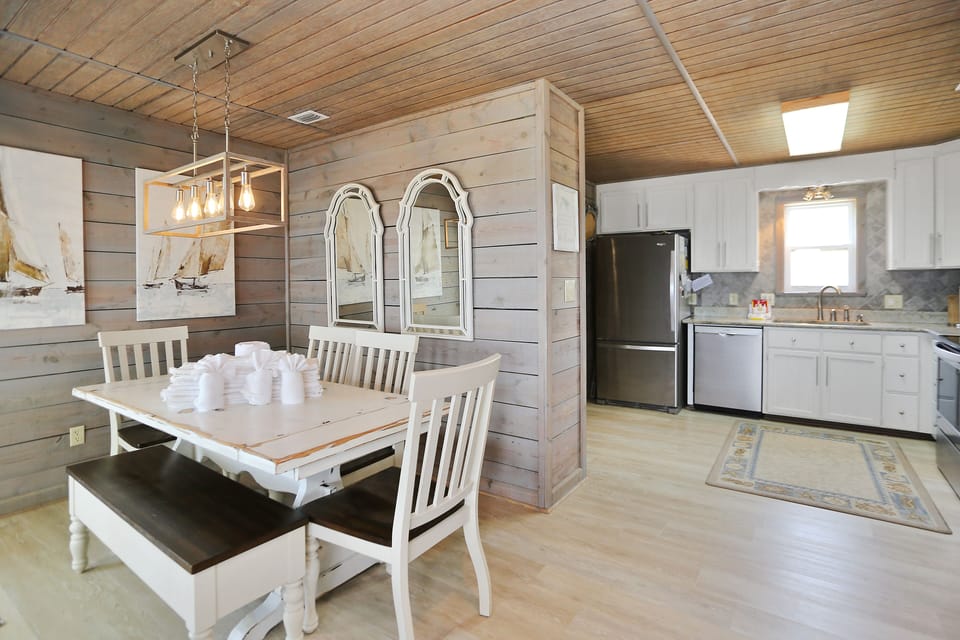 Dining Area & Kitchen