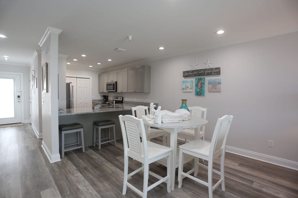 Dining Area & Bar Seating
