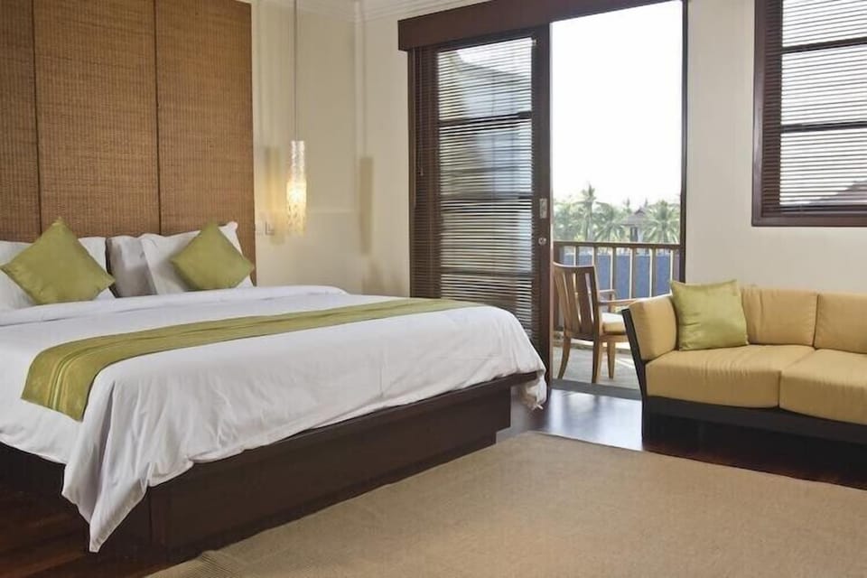 mainbedroom + balcony