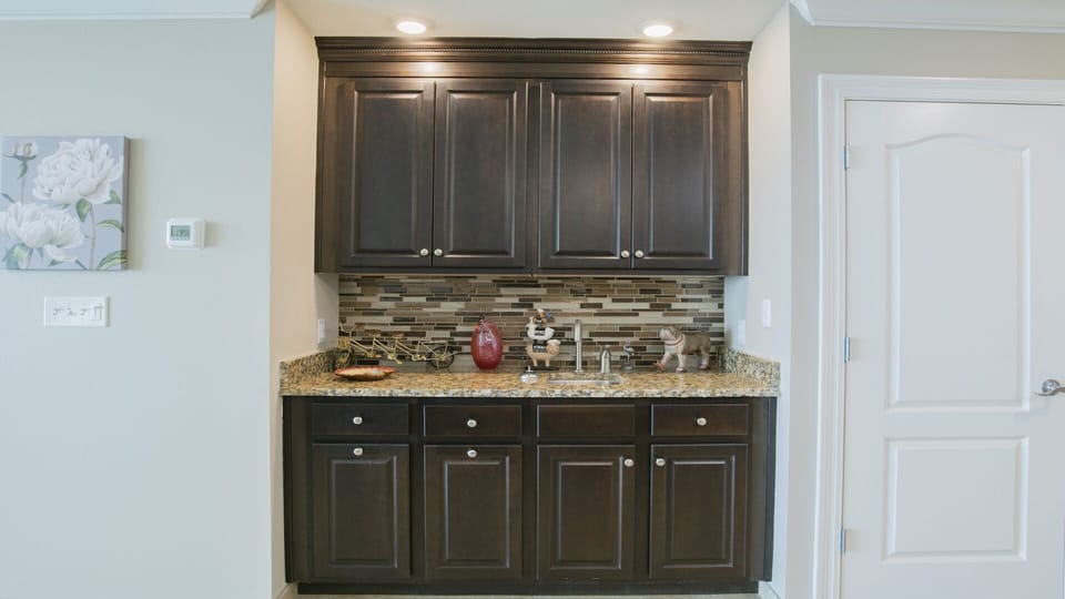 Phoenix Orange Beach 2104 Wet bar with Ice maker