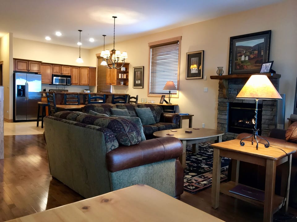 Open Plan Living to relax, cook and dine