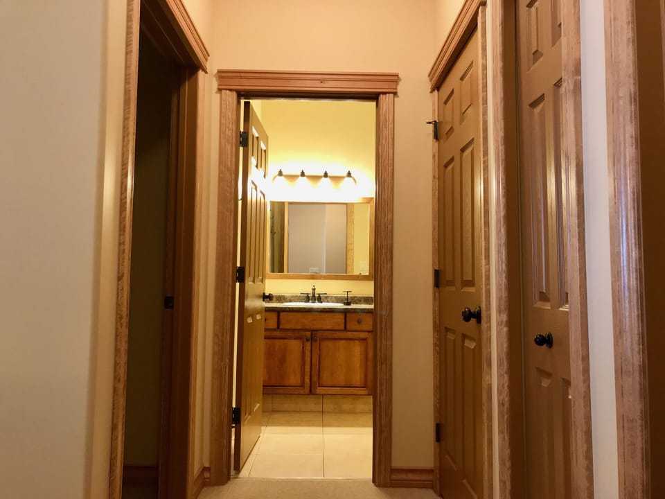 The 4th Bedroom full bath with Tub...