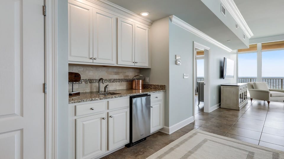 Phoenix Orange Beach 501 Wet bar with Ice maker