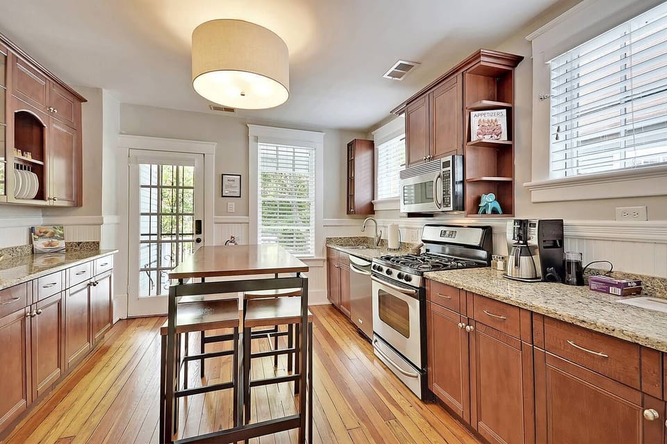 Kitchen (Fully Equipped) with Bar Seating for 4