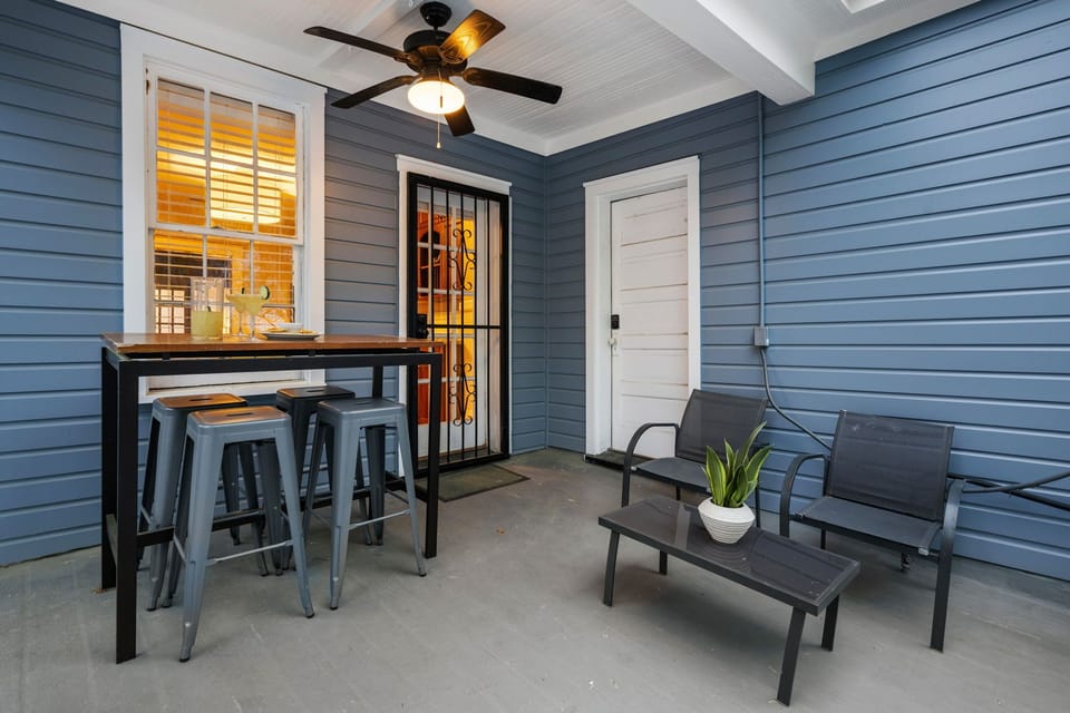 Blue Magnolia Suite B: Your Serene Escape
