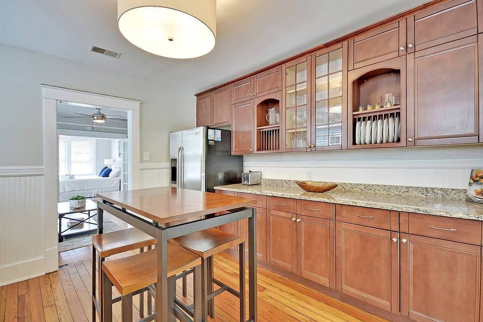 Kitchen (Fully Equipped) with Bar Seating for 4