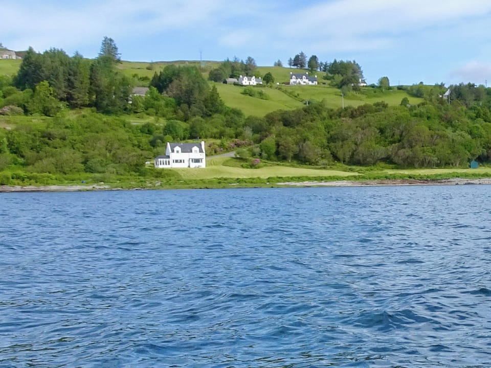 Macinnisfree from the bay | Macinnisfree Cottage, Saasaig, Teangue, Isle of Skye