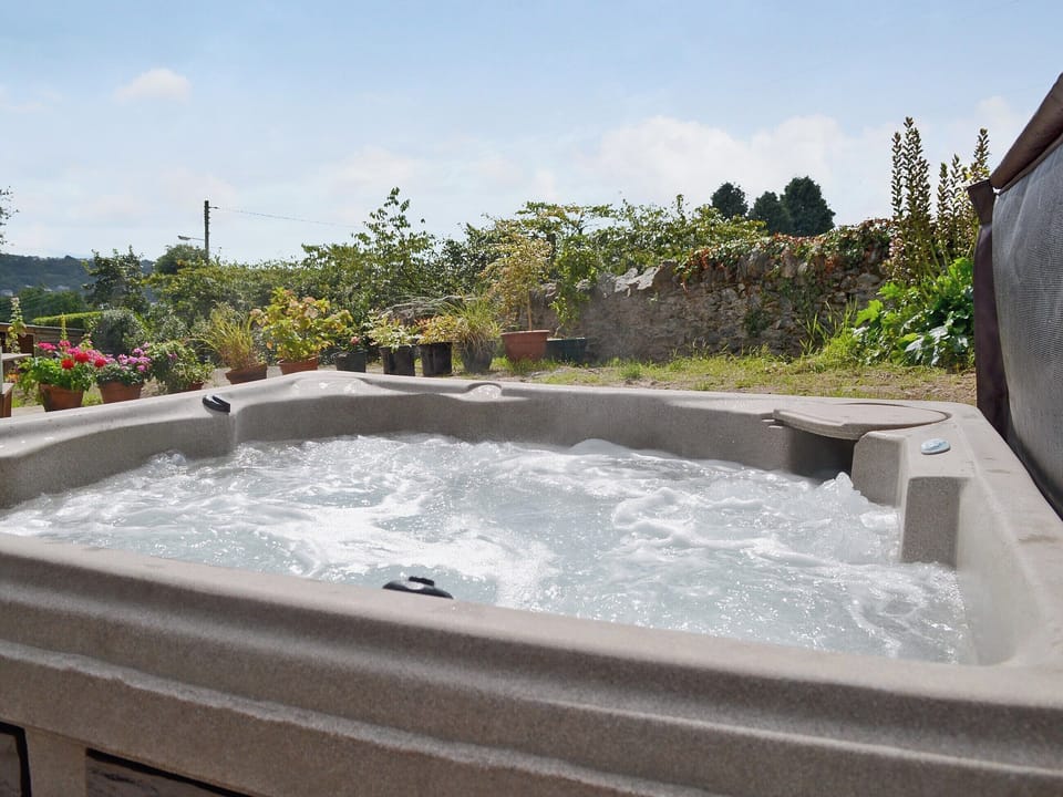 Hot tub | Haulfryn Cottage, Llandegfan, nr. Menai Bridge