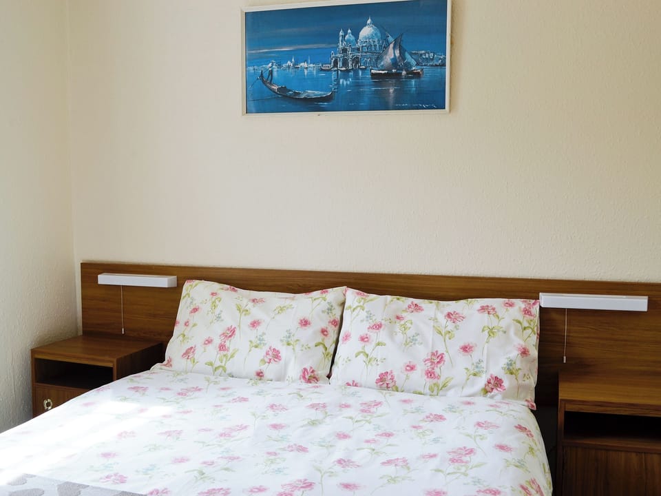 Double bedroom | Manor Park - Lochnagar, Skelmorlie, by Largs